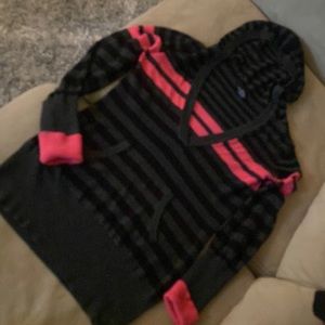 Very cute pink black and grey top size L long enough to wear w/leggings 🥰